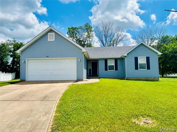 2401 Mountain Range Ct, Pacific, MO 63069