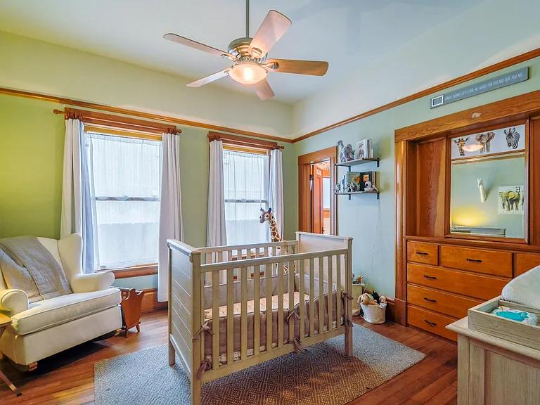402 W Locust St — Photo 11