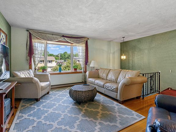 4th image of 19 Lynn Drive