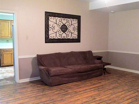 4th image of 2 Amberwood Ct