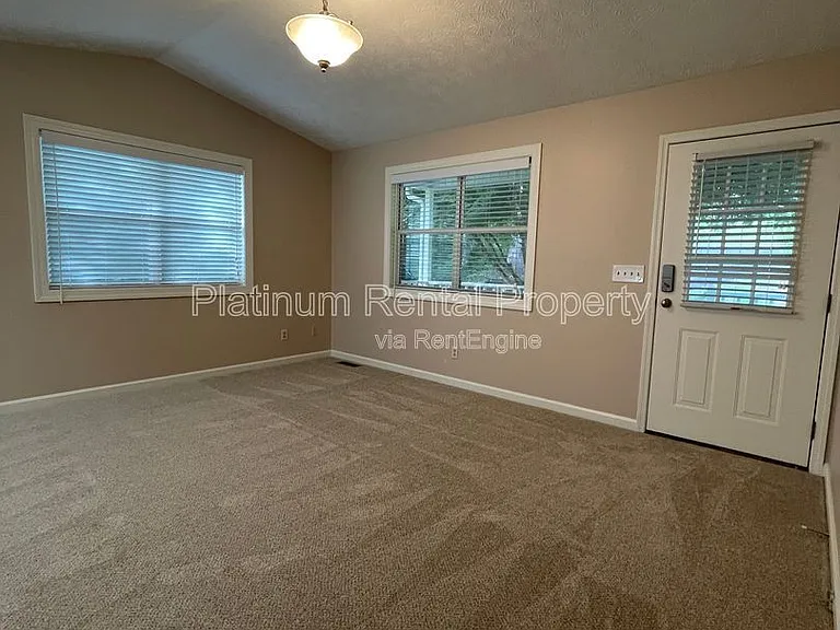 268 Jennifer Ct — Photo 20