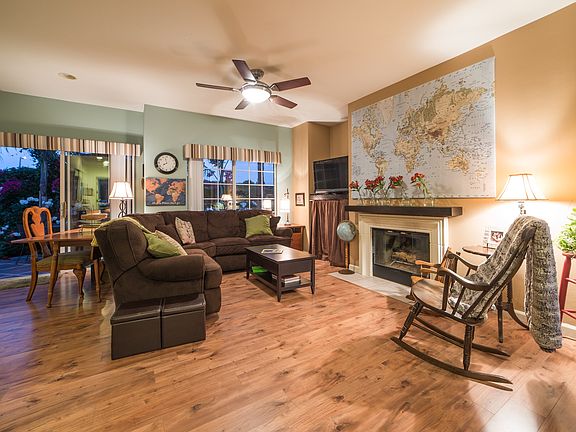 Family room w/ gas fireplace
