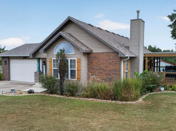 18664 Sterett Creek Village Dr, Warsaw, MO 65355