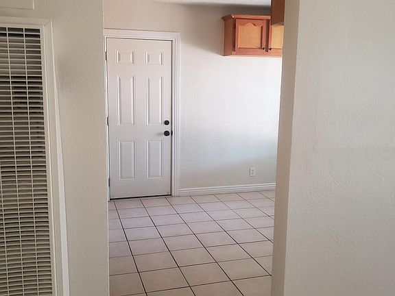 ENTRY TO KITCHEN OFF LIVING ROOM