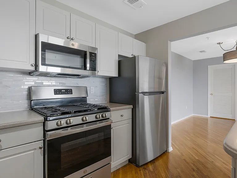 1636 King Ct — Photo 7