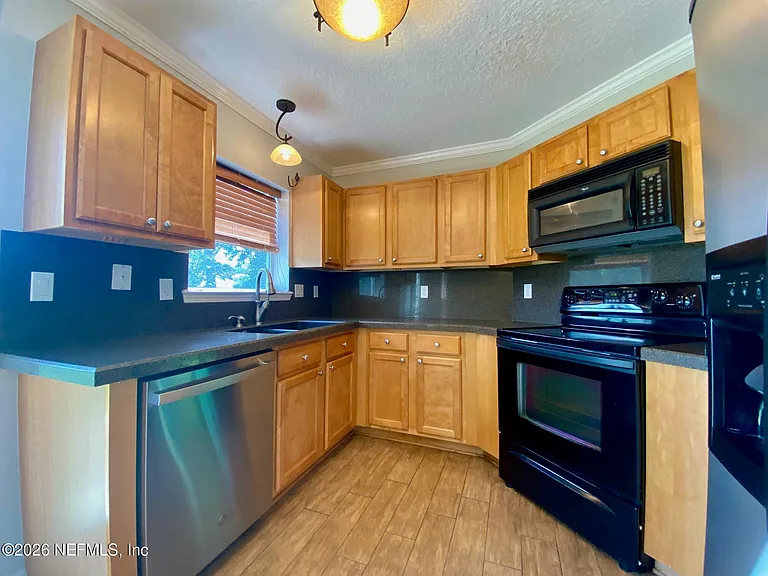 1530 Vineland Cir #B — Photo 15
