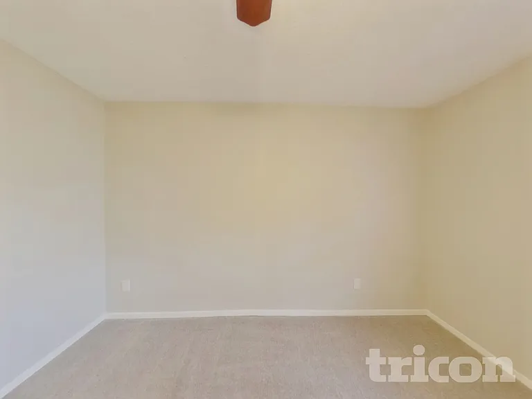 1020 Almond Dr — Photo 13