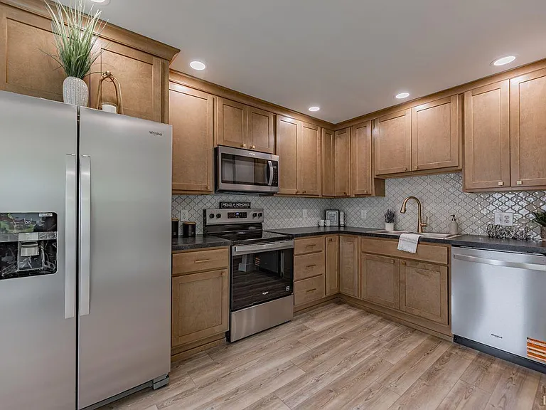 1628 E Blackford Ave — Photo 7