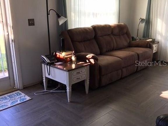 3rd image of 1359 Glendale Cir W