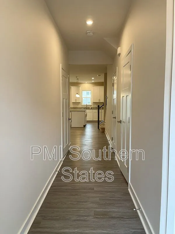 3 bed, 2.5 bath, 1400 sqft, $1,780 — Photo 4