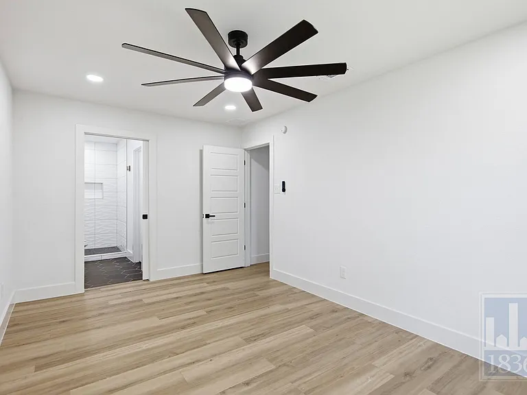 3610 Alexandria Dr — Photo 9