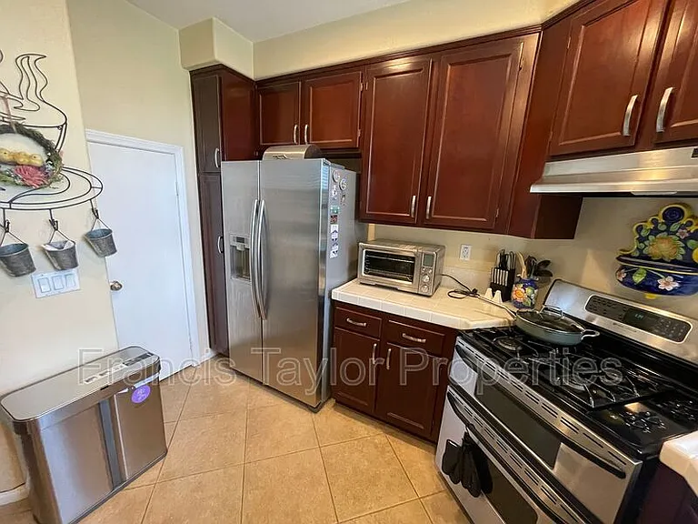 176 Aurora Ave — Photo 4