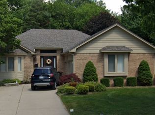 35024 Mustang Dr, Sterling Heights, MI 48312
