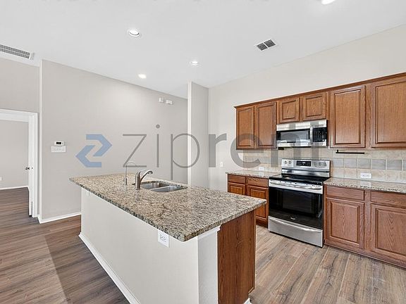 2nd image of 740 W Bend Blvd