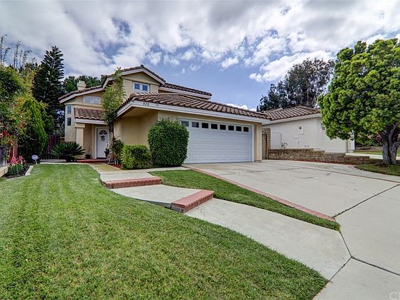 2nd image of 828 S Wildflower Ln