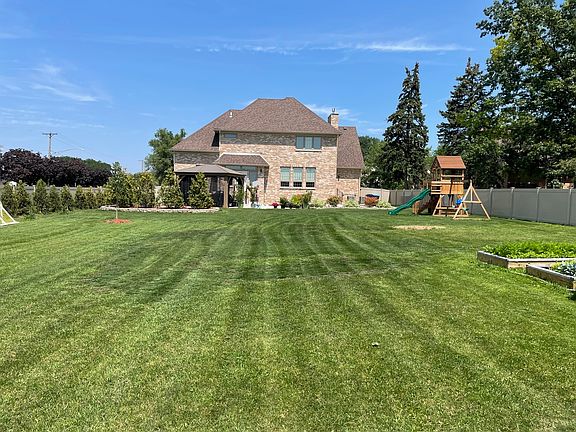 4th image of 9549 Oak Pl