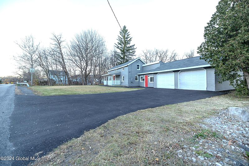 3rd image of 1644 Main Street