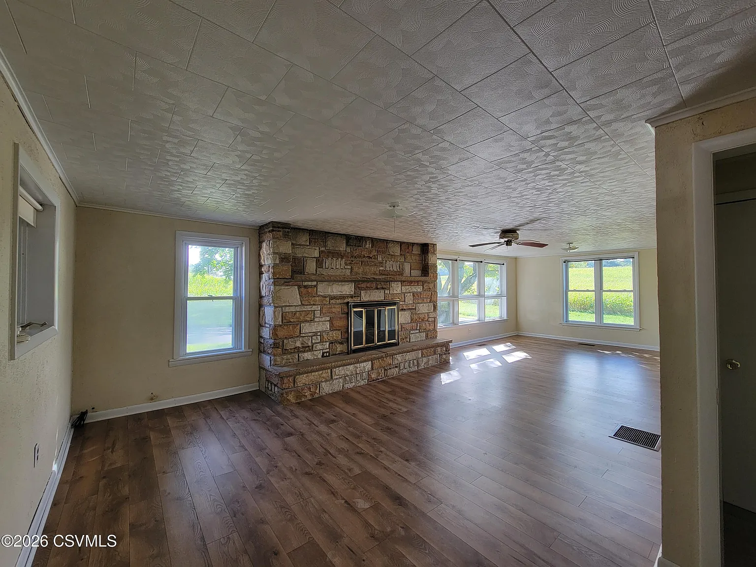 3 bed, 1400 sqft, $1,300 — Photo 3