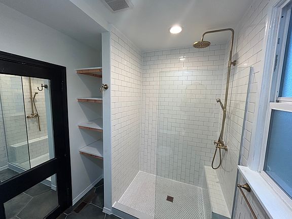 5th image of 33544 NE Williams St