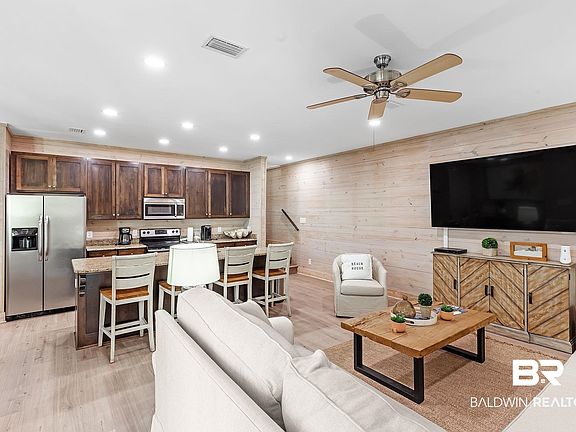 4th image of 487 1st Ave E #C