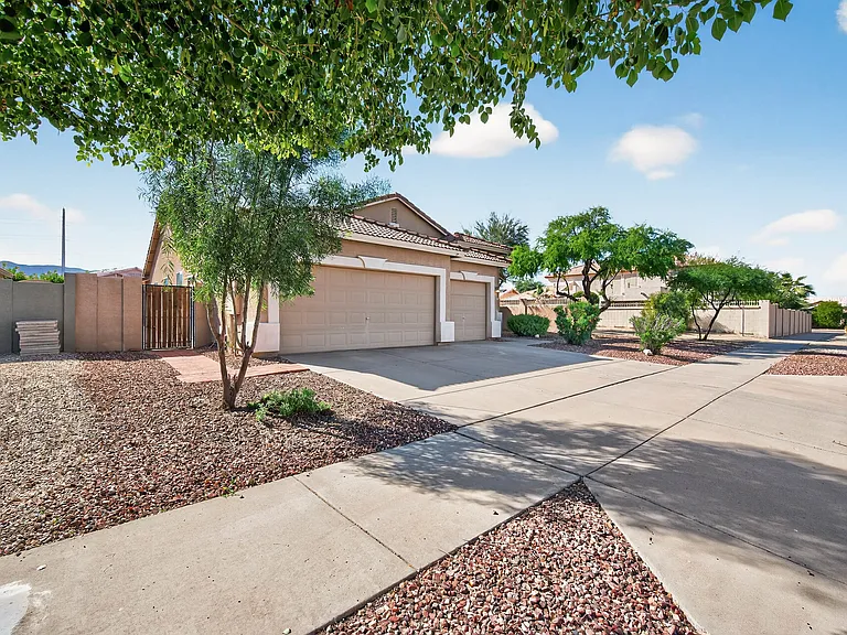 2433 W Ellis St — Photo 33
