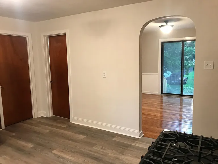 173 W Bristol Rd — Photo 9