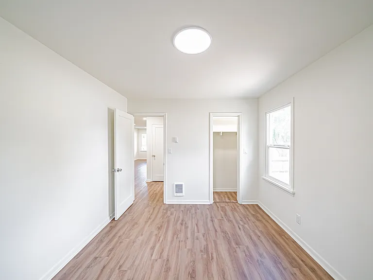 303 W 20th St #1 — Photo 2