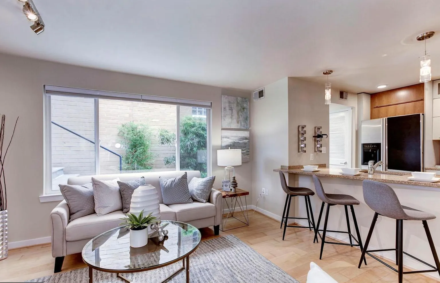 2 bed, 780 sqft, $3,200 — Photo 1