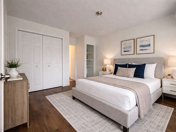 4th image of 2635 Lincoln St #77