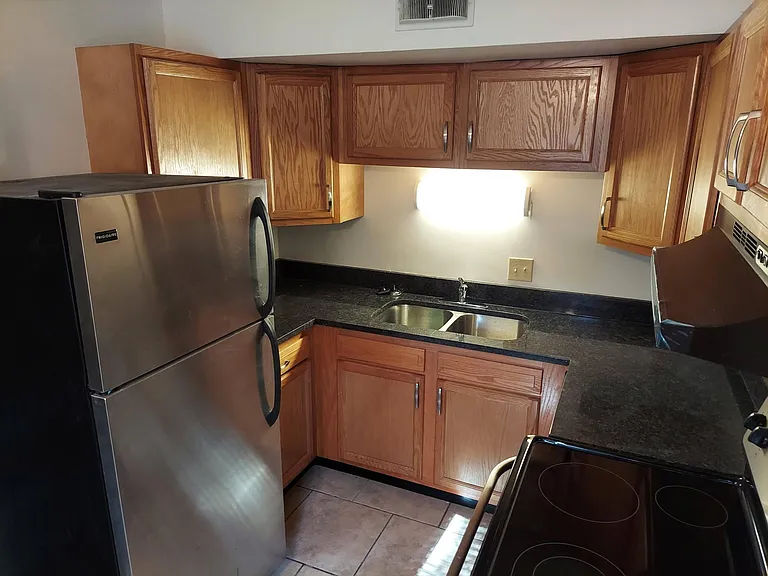 2827B Charing Rd — Photo 17