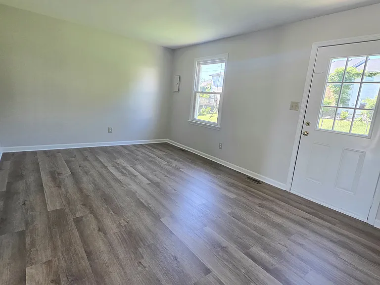 204 Strawberry Ln — Photo 7