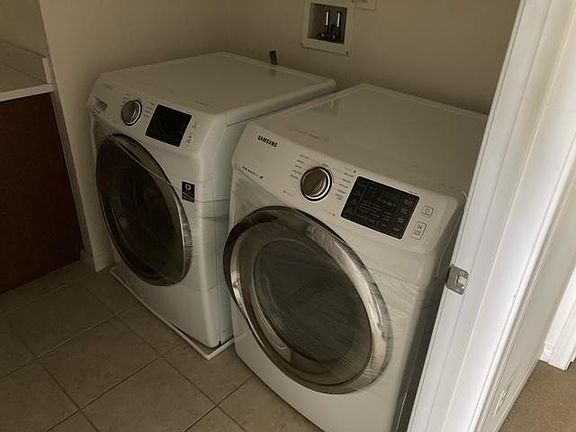 4th image of 900 N Primrose Ln Unit E
