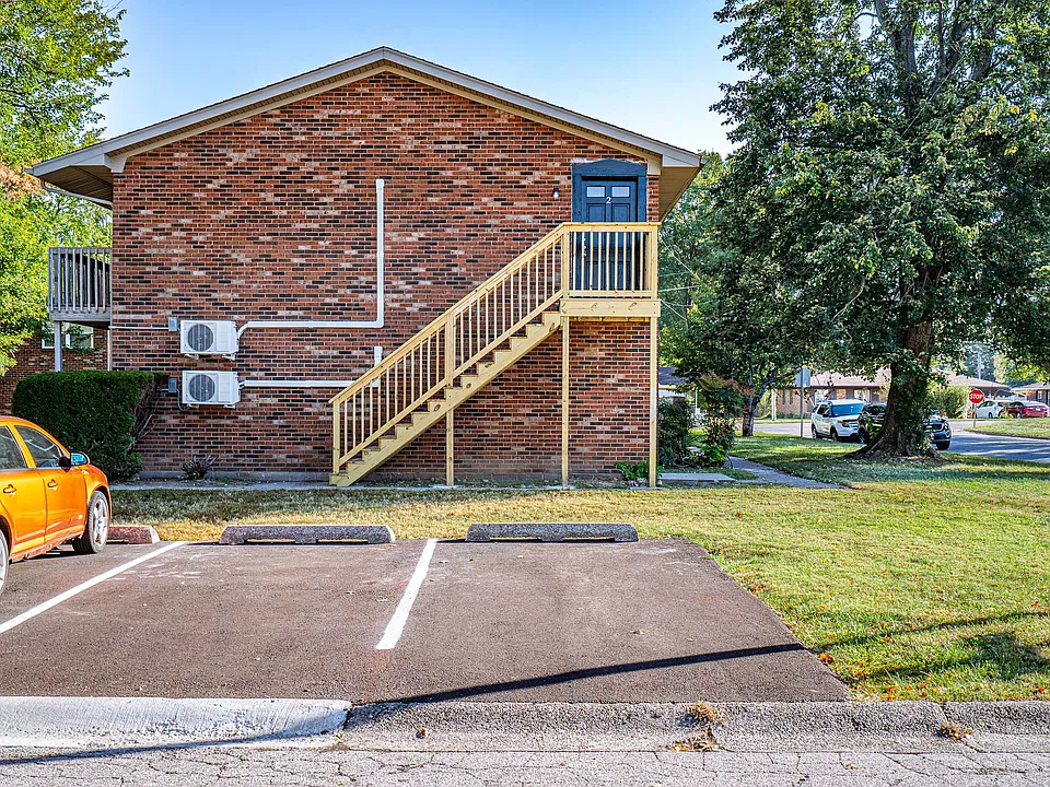 1202 E Walford Dr #2