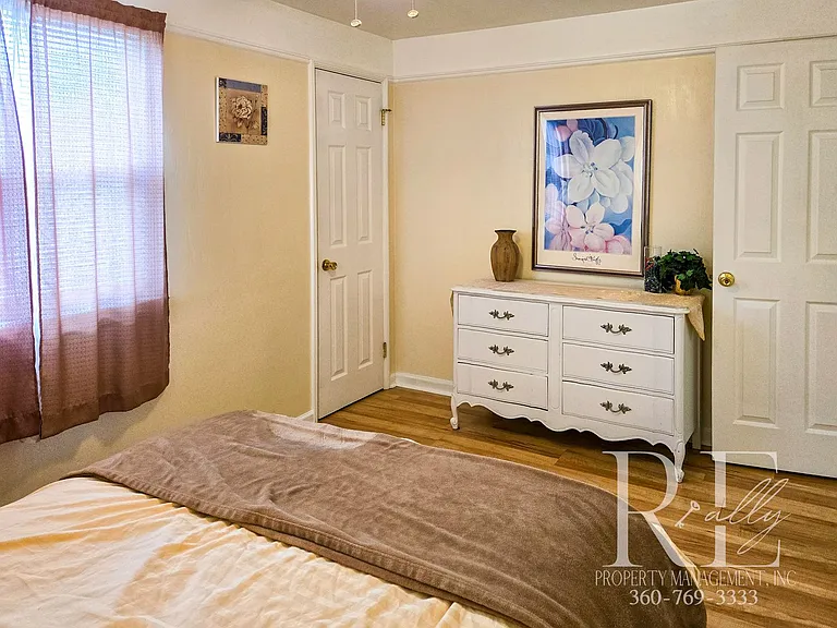 1217A Burwell St — Photo 9
