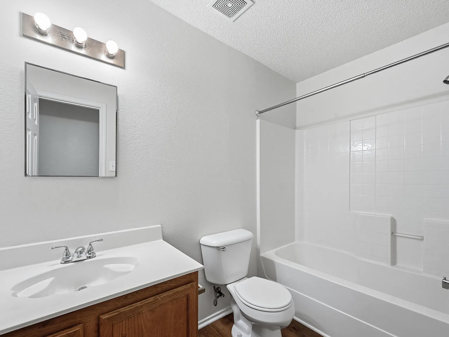 4 bed, 2088 sqft, $2,195 — Photo 3