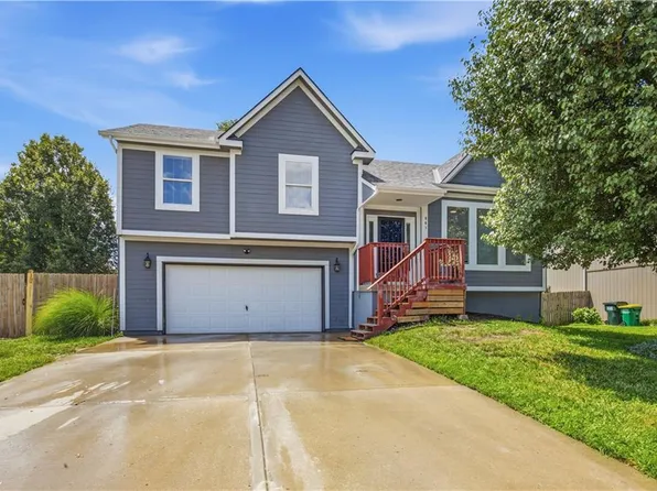 961 E Oak Crest Dr, Gardner, KS 66030