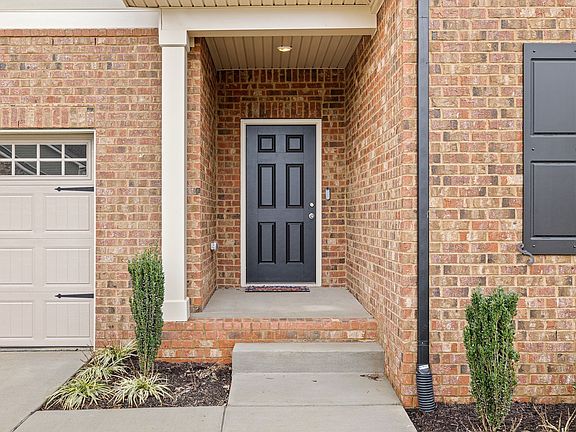 3rd image of 390 Triple Crown Cir