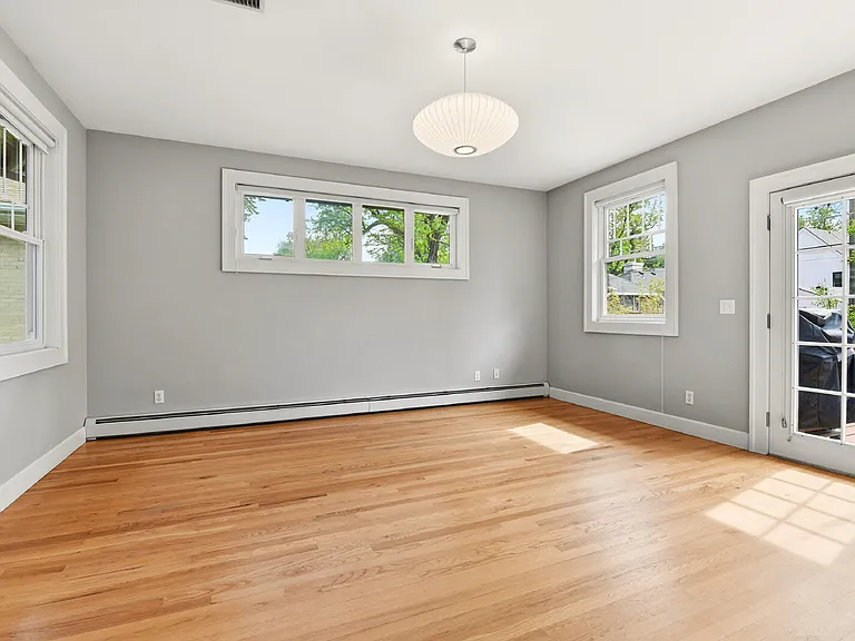 975 S Vine St — Photo 16