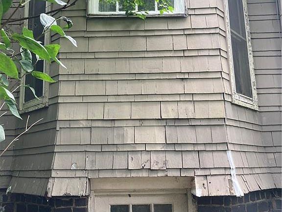3rd image of 928 Woodruff Place East Dr