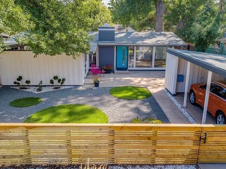 2510 S Lowell Blvd — Photo 2
