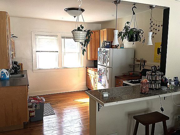 2nd image of 2201 Edgewood Rd #2