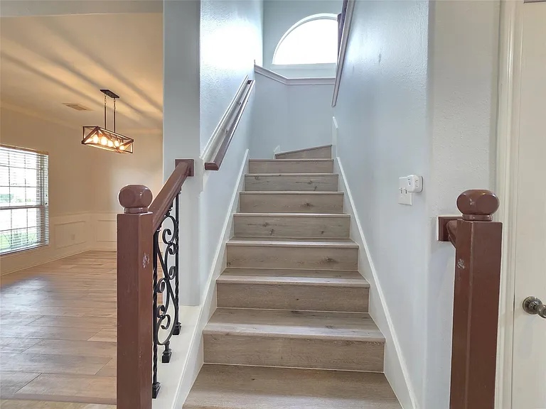 10038 Barr Lake Dr — Photo 11
