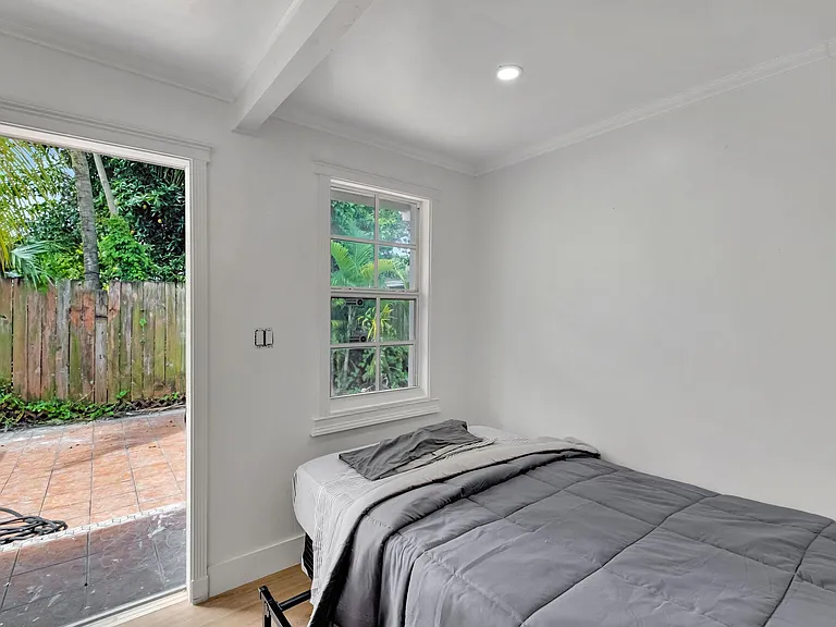 SW 8th Ct — Photo 1