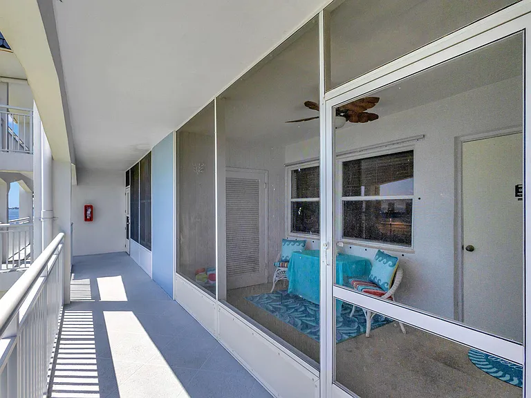 100 Shore Ct #210 — Photo 8
