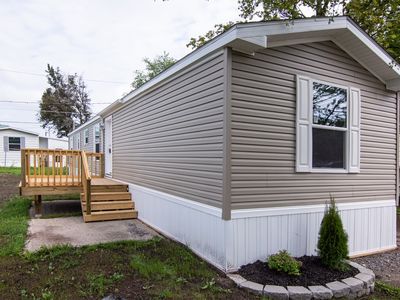 102 Gwyn Ln, Farmington, NY, 14425