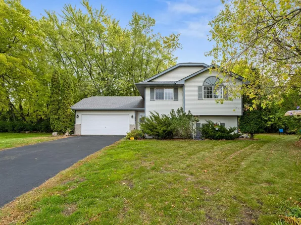 11889 Marigold Cir, Lindstrom, MN 55045