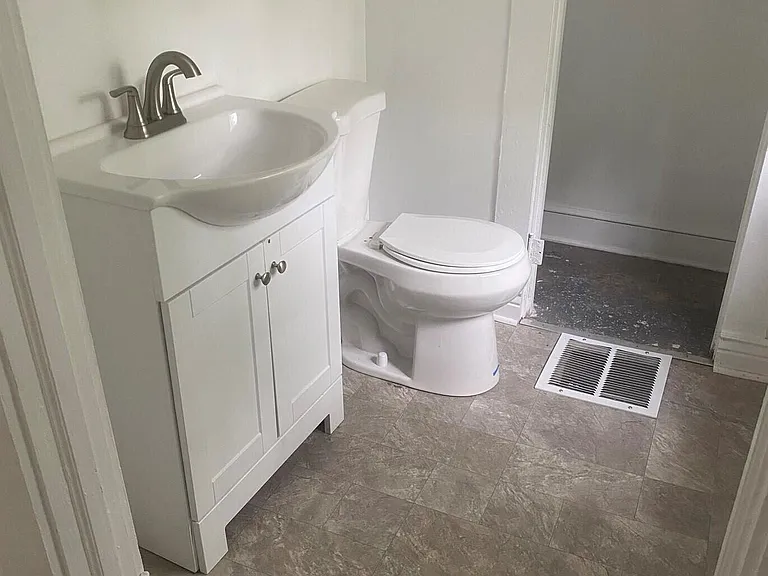 717 Temple Ave — Photo 15