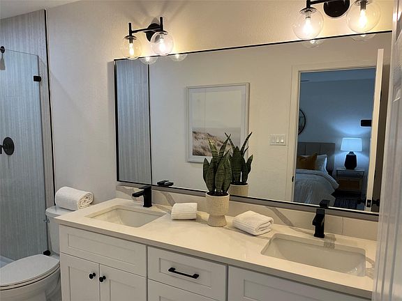 5th image of 9502 Crown Ridge Dr