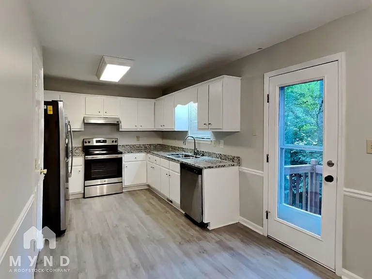 4020 Hudson Dr — Photo 2