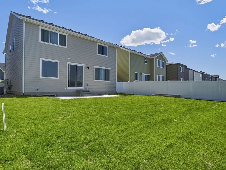 154 E Parade Ave — Photo 32